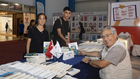 9. MERSİN CNR KİTAP FUARI’NDA BÜYÜKŞEHİR RÜZGARI ESTİ