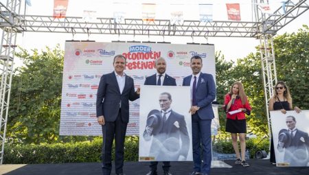 Başkan Seçer, Moder Otomotiv Festivali’nin Açılışına Katıldı