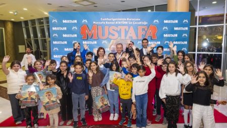 BAŞKAN SEÇER VE MERAL SEÇER ‘MUSTAFA’ FİLMİNİN GALASINA KATILDI