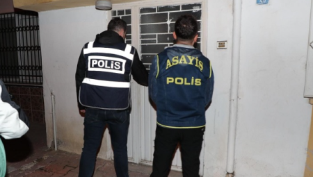 Mersin’ de 330 Bine Yakın Kaçak Makaron Ele Geçirildi