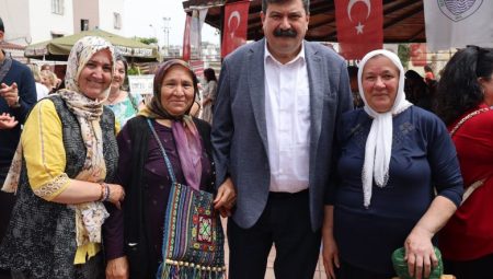 BAŞKANI YILDIZ EMEKÇİ KADINLAR GÜNÜNÜ KUTLADI