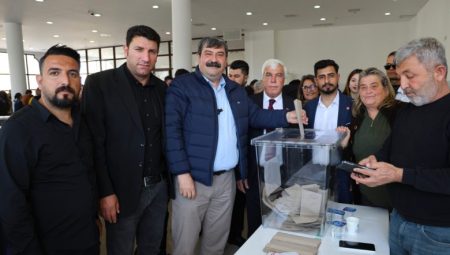 “MESELE ARTIK DEMOKRASİ MESELESİDİR. DARBEYE KARŞI DİRENME MESELESİDİR”