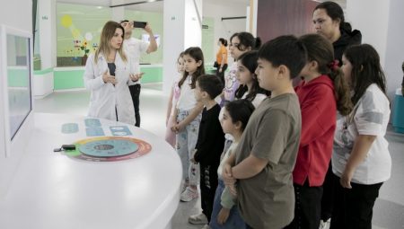 MERCAN’IN ATÖLYELERİNDE ‘MİNİK MUCİTLER’ YENİ BİLGİLER KEŞFEDİYOR