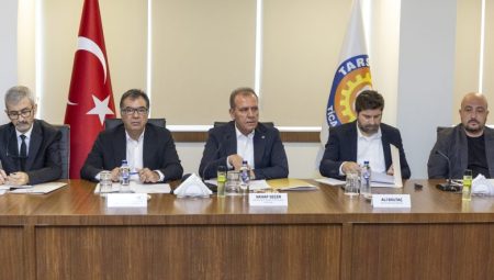 SEÇER: “TARSUS BÜTÜN SEKTÖRLERDE BÜYÜYEBİLECEK BİR KENT”