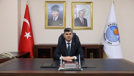 Akdeniz Kaymakamı ve Belediye Başkan V. Zeyit Şener’den Kurban Bayramı Mesajı: “Bayramlar, Gönüllerin Birleştiği Mukaddes Zamanlardır”