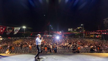 SEÇER’DEN GENÇLERE; “SİZLER BİZİM GELECEĞİMİZSİNİZ”