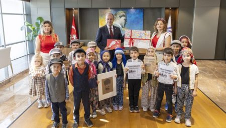 ÖĞRENCİLER, CUMHURİYET COŞKUSUNU BAŞKAN SEÇER’LE PAYLAŞTI
